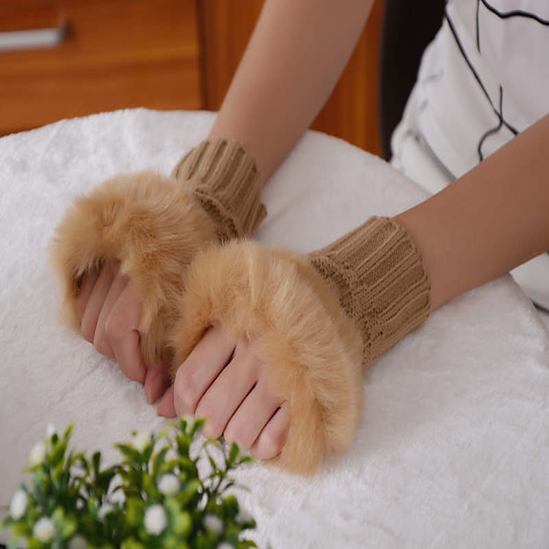 Faux fur hat 2025 and gloves