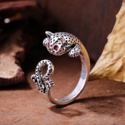 Leopard Cat Shaped Eyes Red Zircon Stone Ring