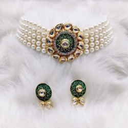 Beautiful Kundan Choker Set With Earrings